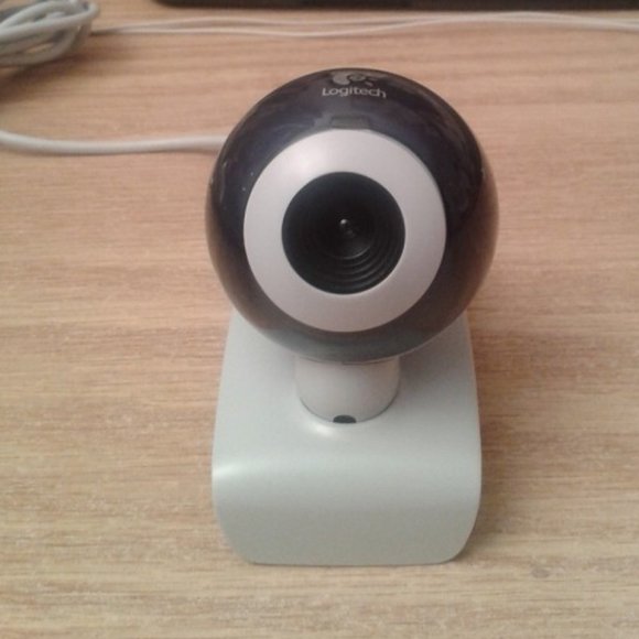 Logitech Webcam Open Box but not used - Picture 2 of 5